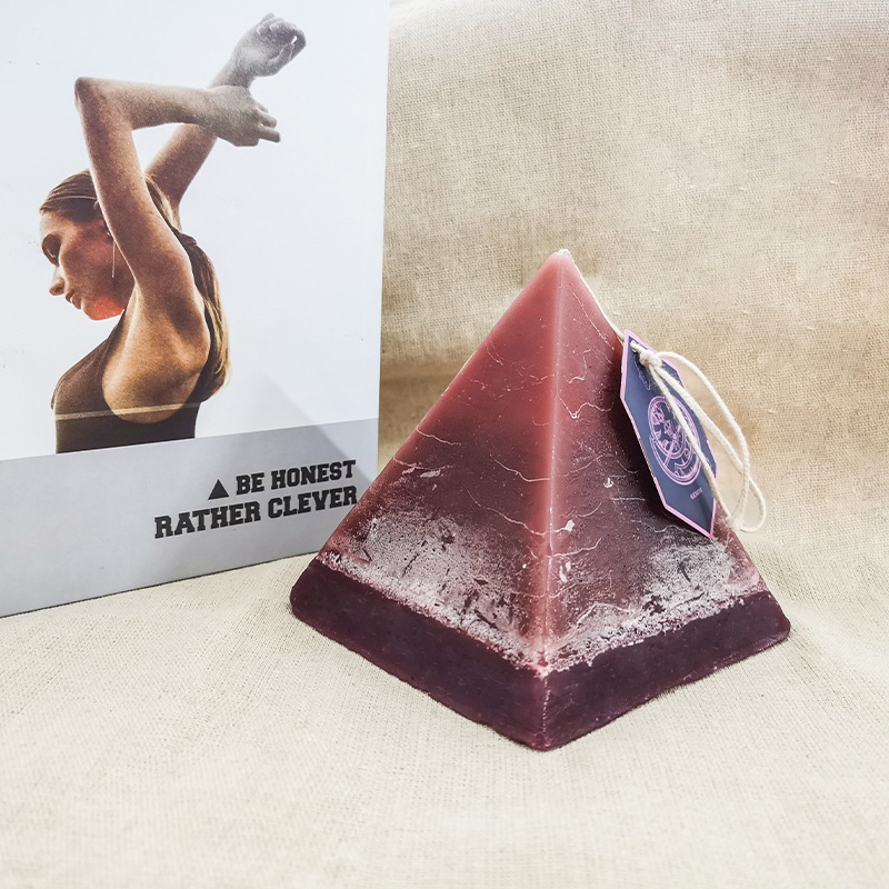 Vela de cristal de luxo 250g feita à mão com pirâmide perfumada do zodíaco com cristais